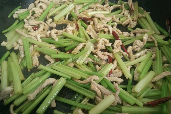 芹菜炒肉的做法图解10