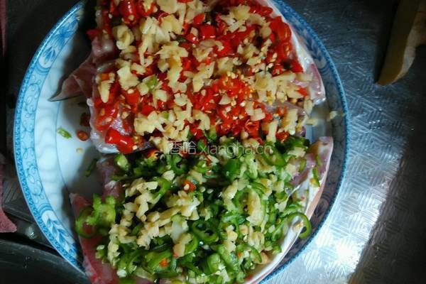 双椒鱼头的做法图解5