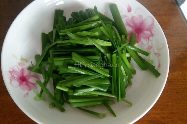 清炒韭菜绿豆芽的做法图解2