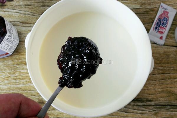 自制蓝莓酸奶的做法图解4