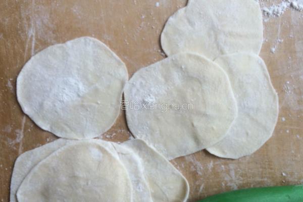 韭菜苔虾仁饺子的做法图解7