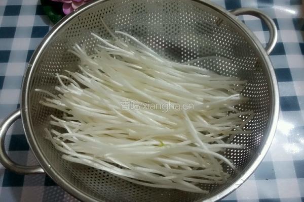 银芽鸡丝的做法图解2