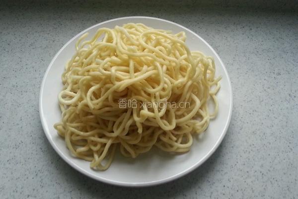 绿豆芽炒面的做法图解3