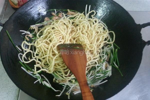 绿豆芽炒面的做法图解6