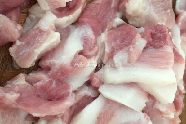 油豆腐焖猪肉的做法图解1