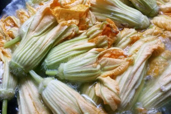 肉酿南瓜花的做法图解4