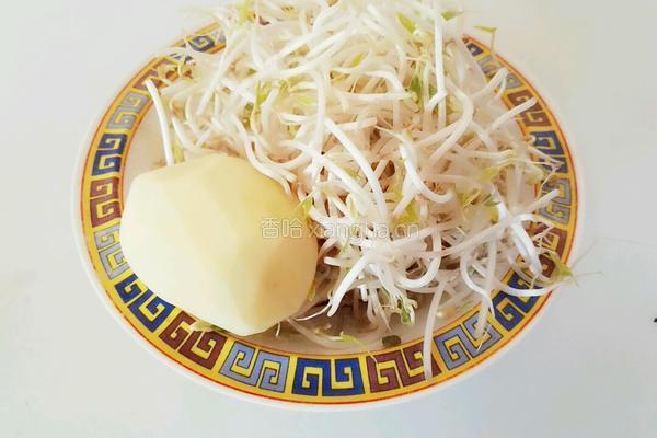 绿豆芽拌土豆丝的做法图解1