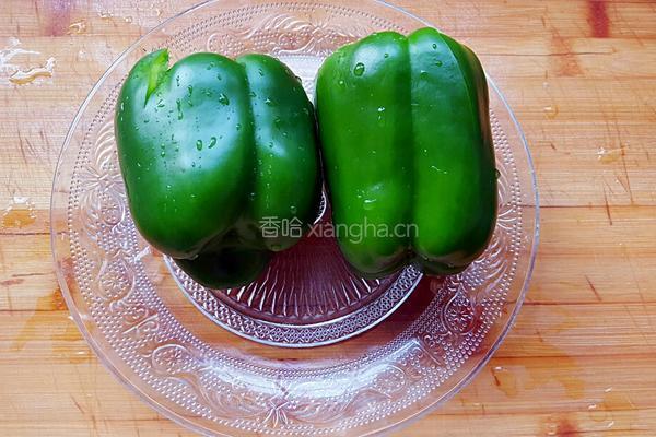 彩椒炒肉丝的做法图解1