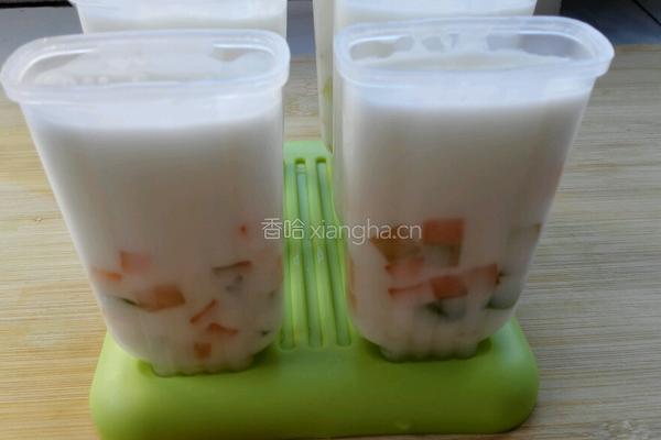 哈蜜瓜纯牛奶冰棍的做法图解4