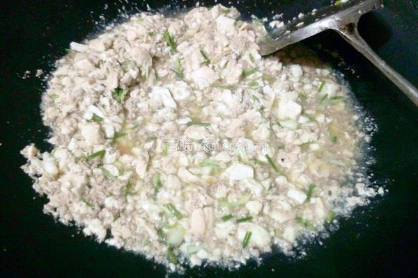 小葱肉末炒豆腐的做法图解6