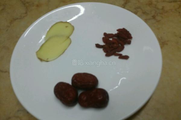 红枣炖鲢鱼的做法图解2