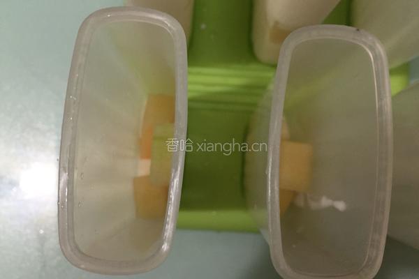哈密瓜酸奶冰棒的做法图解4