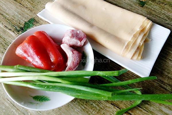 彩椒肉丝千张卷的做法图解1