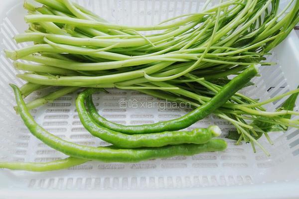 酸辣空菜梗的做法图解1