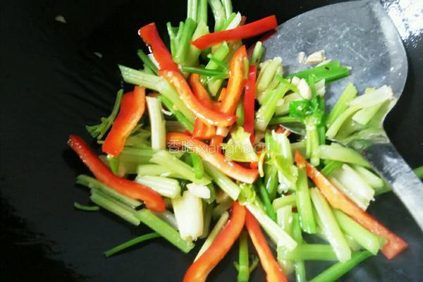 彩椒芹菜香干的做法图解5