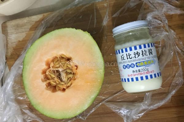 哈密瓜沙拉的做法图解1