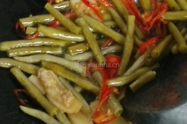 泡菜炒猪皮的做法图解5