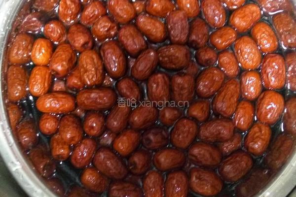 炒红枣的做法图解1