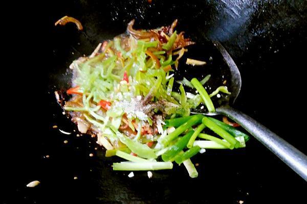 双椒炒肉皮的做法图解9