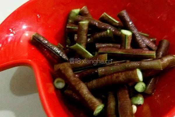  香菇绿豆芽的做法图解2