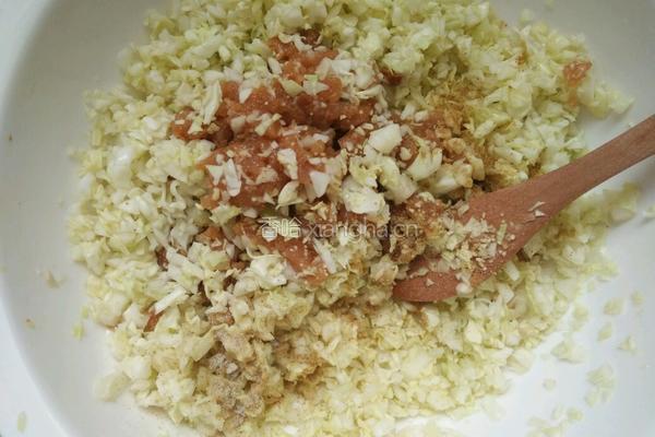 卷心菜辣肉饺子的做法图解6