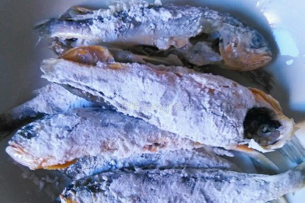 小黄鱼煎鸡蛋的做法图解3