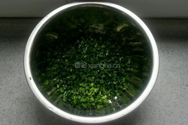 韭菜鸡蛋粉丝春卷的做法图解2