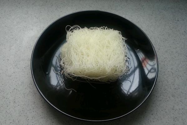 韭菜鸡蛋粉丝春卷的做法图解3