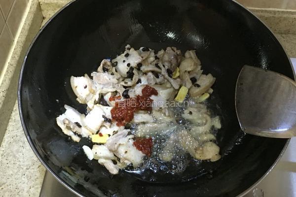 蒜苗回锅肉的做法图解7