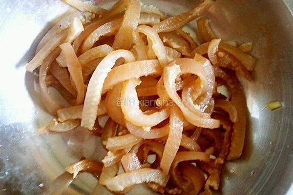双椒炒肉皮的做法图解5