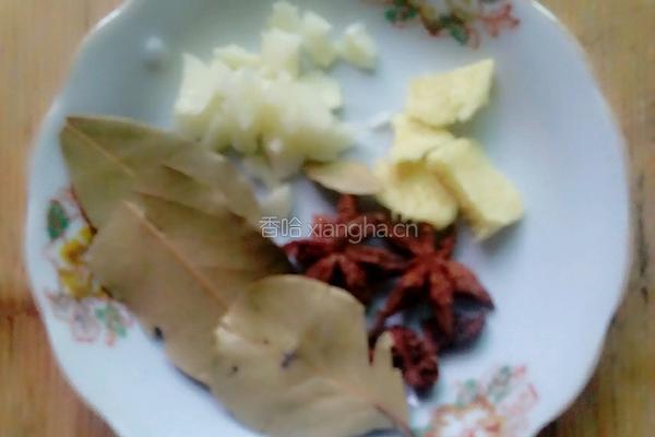 干豇豆炒五花肉的做法图解2
