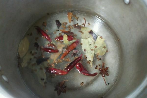 香辣卤鸭掌的做法图解4