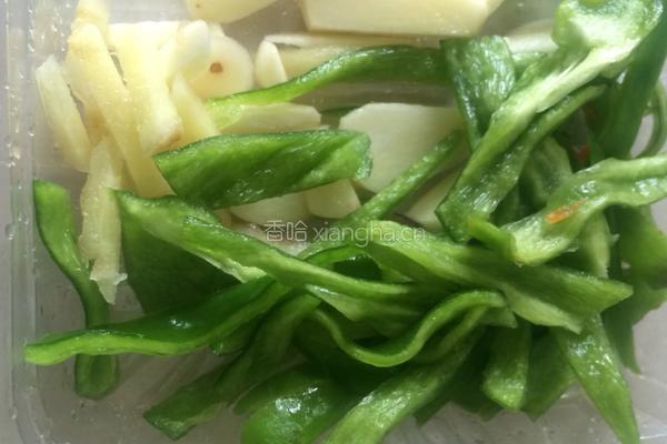 金针菇炒洋葱的做法图解3