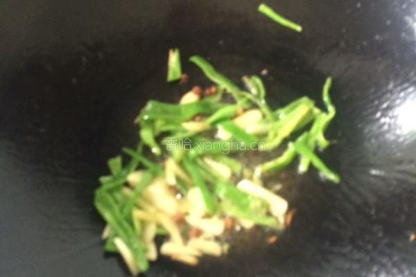 金针菇炒洋葱的做法图解6