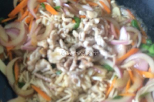 金针菇炒洋葱的做法图解8