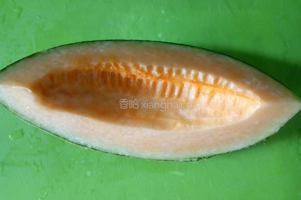 哈密瓜布丁的做法图解1