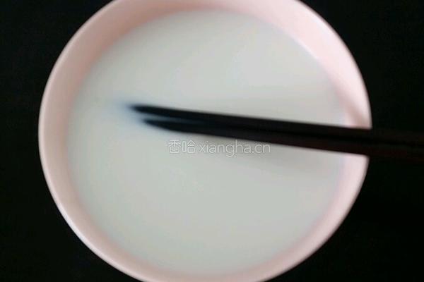果味儿牛奶布丁的做法图解3