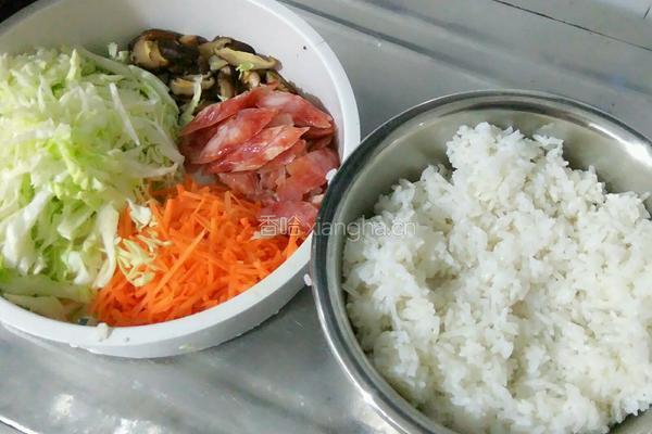 卷心菜炒饭的做法图解3
