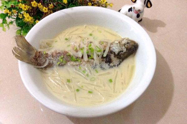 白萝卜丝鲫鱼汤的做法图解7