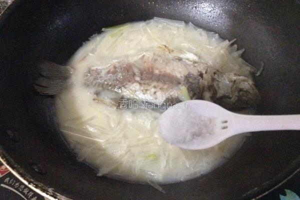 白萝卜丝鲫鱼汤的做法图解6