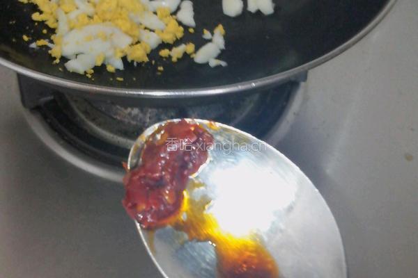 红油辣椒豆瓣酱凉拌鸡蛋蛋的做法图解4