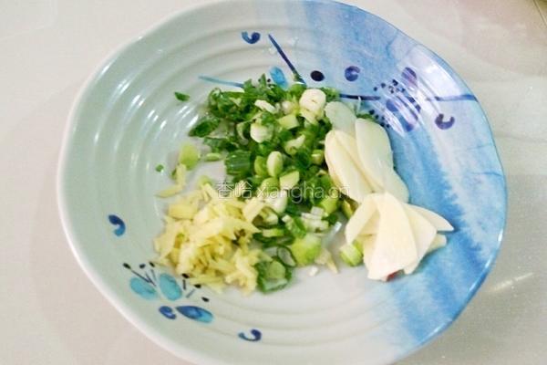  卷心菜炒油条的做法图解3