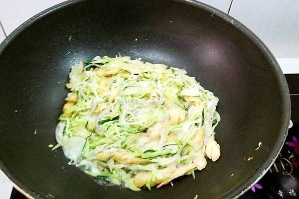  卷心菜炒油条的做法图解9