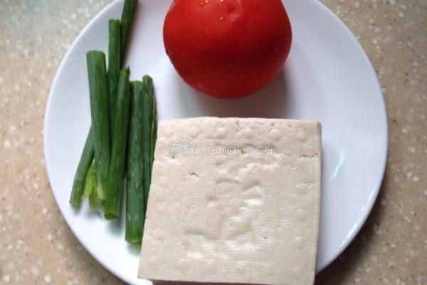 番茄豆腐汤的做法图解1