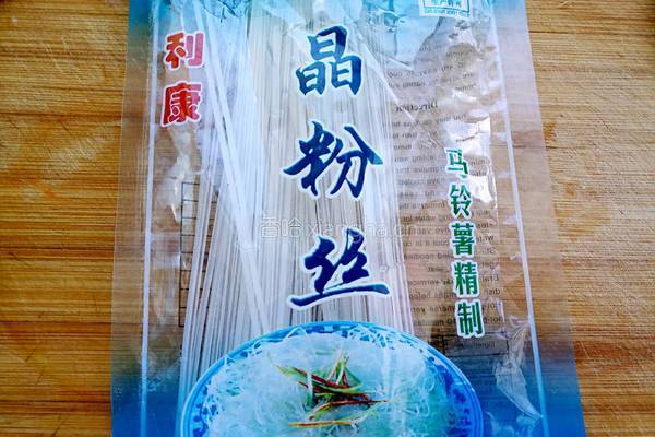 绿豆芽炒粉条的做法图解3