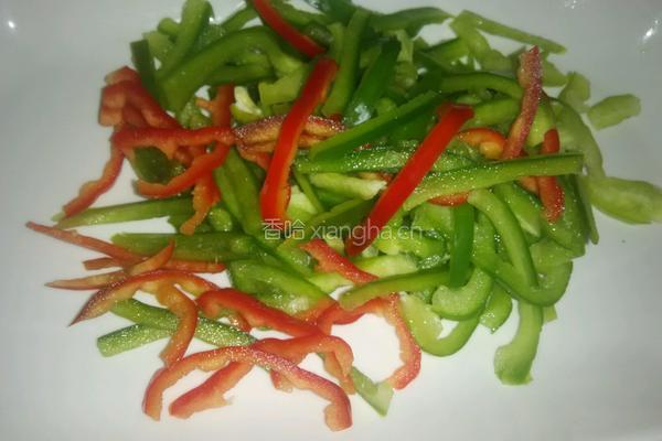 彩椒炒肉丝的做法图解2