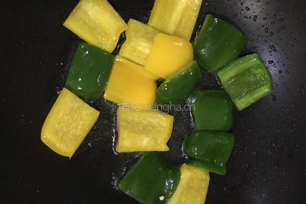 彩椒炒火腿的做法图解3
