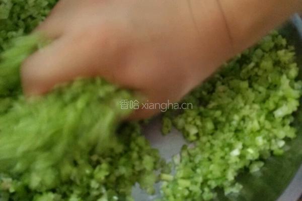 东北芹菜饺子的做法图解3