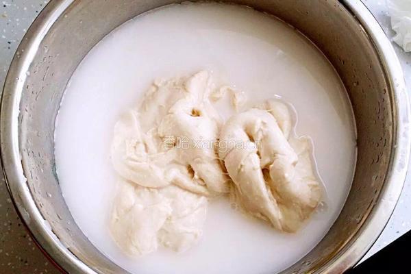 美味的秘制凉皮的做法图解2