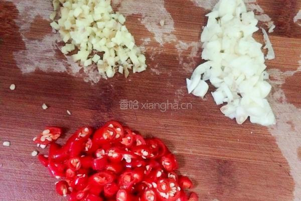梅干菜烧鸡爪的做法图解3